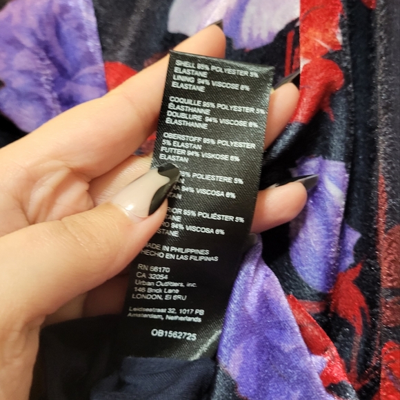 Anthropology Velvet skirt floral with purple and red, size 4 - Picture 6 of 8